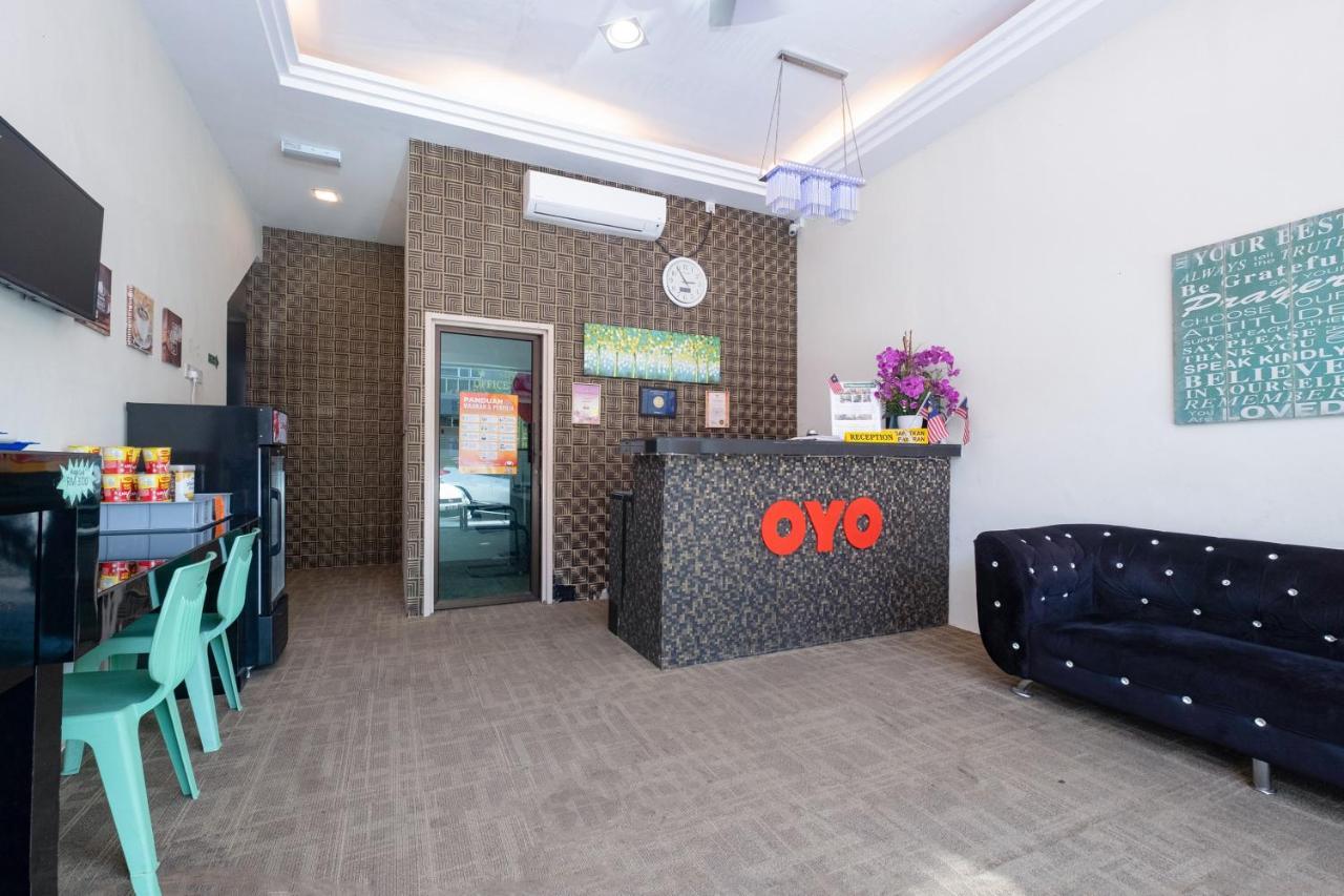 Oyo 89981 Nyamanya Hotel Kuantan Esterno foto