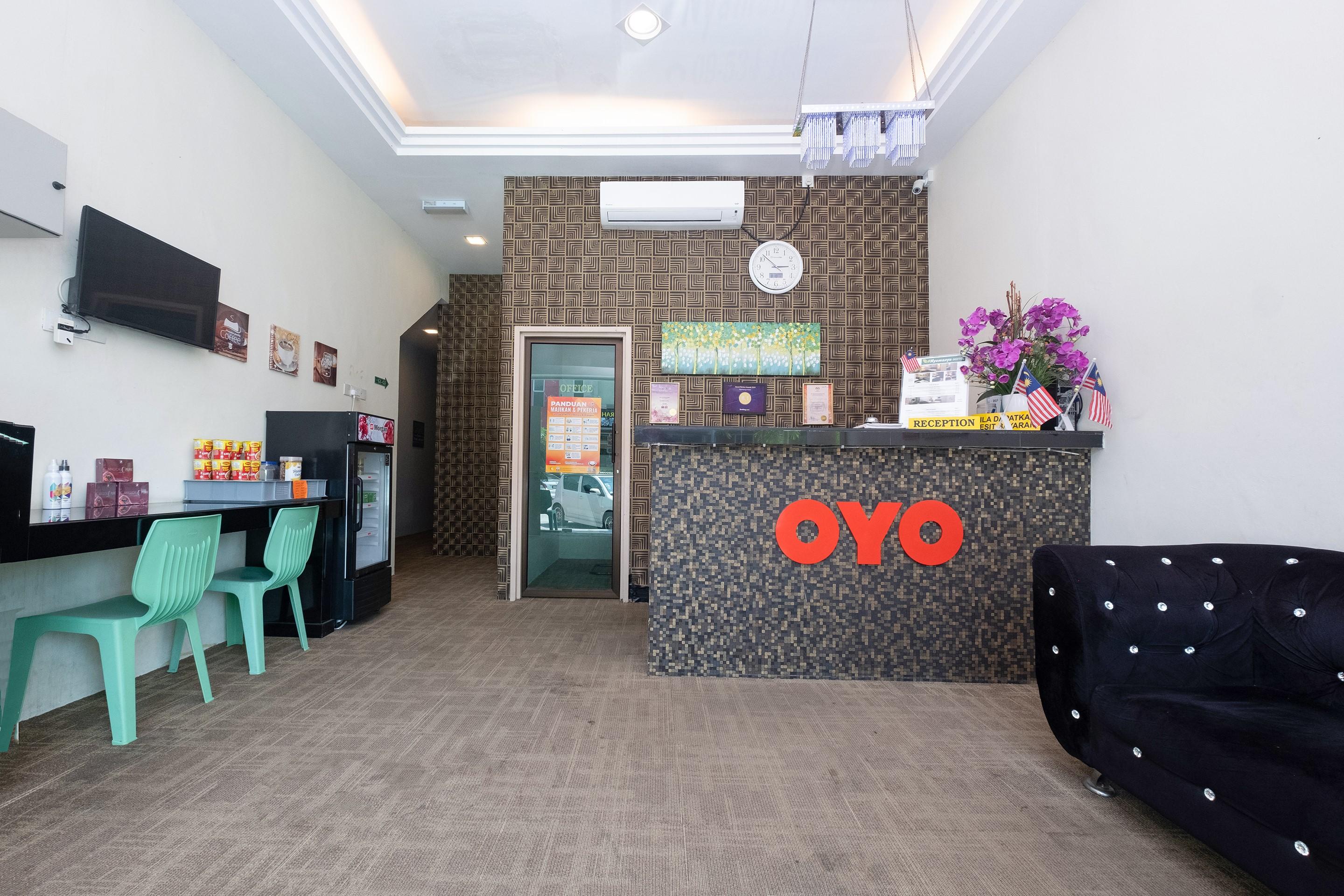 Oyo 89981 Nyamanya Hotel Kuantan Esterno foto