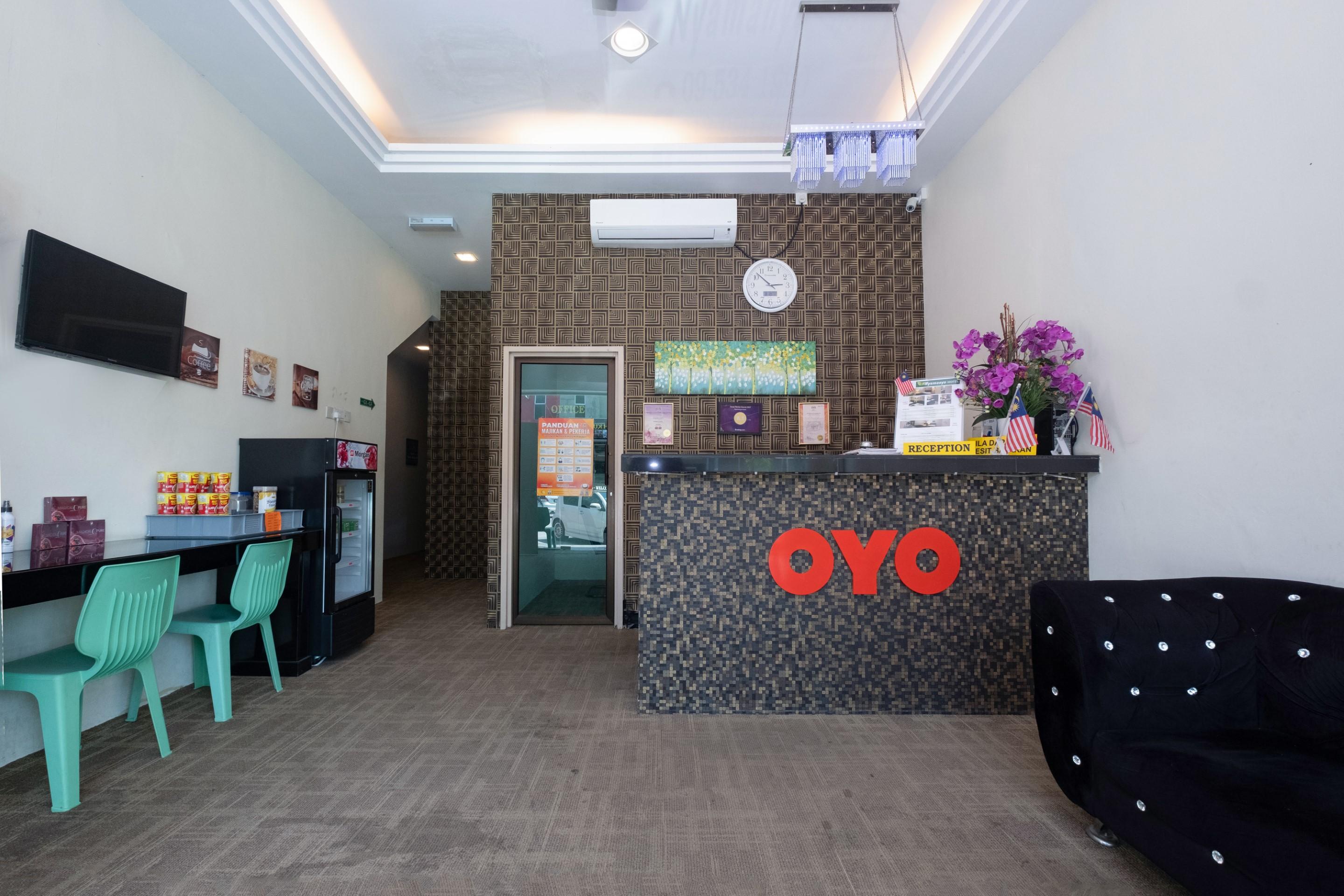 Oyo 89981 Nyamanya Hotel Kuantan Esterno foto